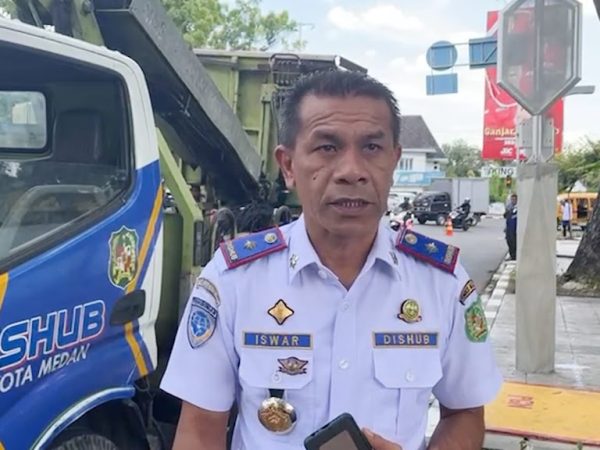 Dishub Medan Pasang LPJU di Sejumlah Titik di Kota Medan